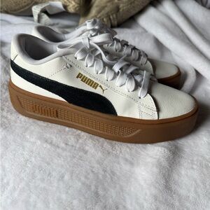 Puma Smash v3 Platform Sneakers Women 7.5 White Black Gum Sole Like New